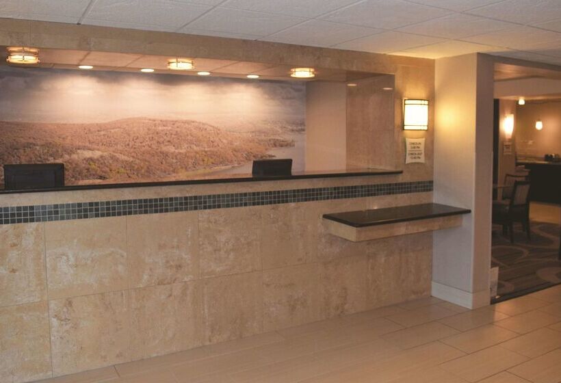 בית מלון כפרי La Quinta Inn By Wyndham Binghamton Johnson City