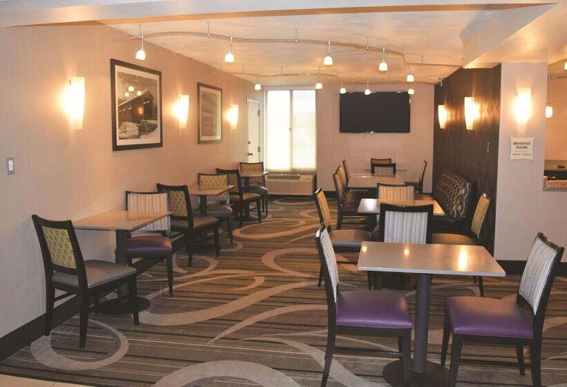 בית מלון כפרי La Quinta Inn By Wyndham Binghamton Johnson City