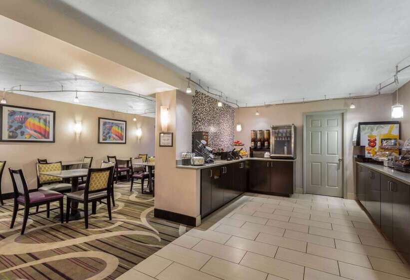 בית מלון כפרי La Quinta Inn By Wyndham Binghamton Johnson City