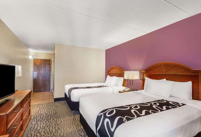 בית מלון כפרי La Quinta Inn By Wyndham Binghamton Johnson City