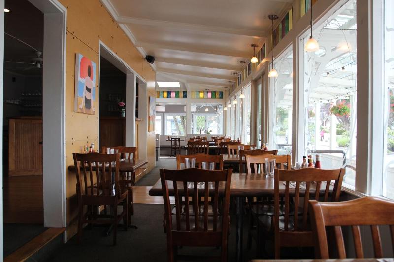 فندق Outlook Inn