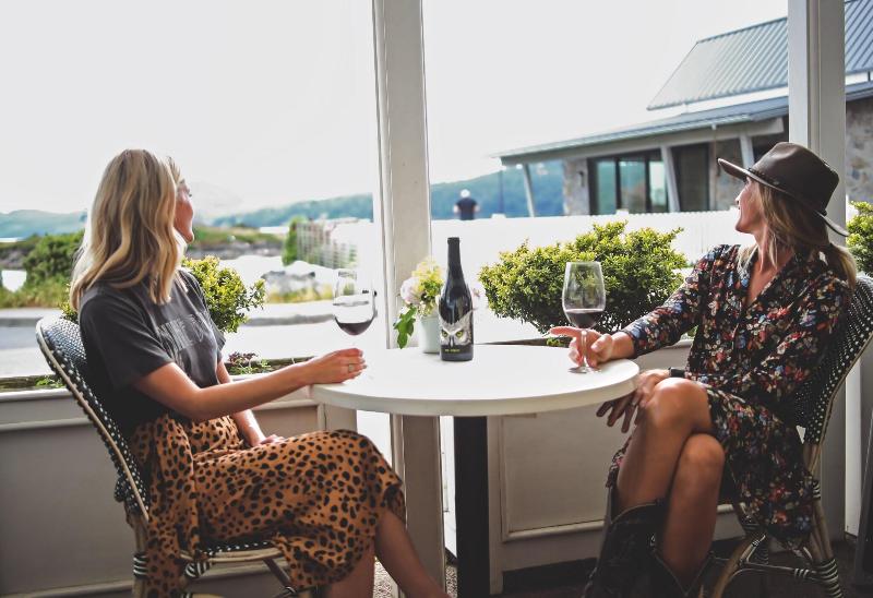 فندق Outlook Inn