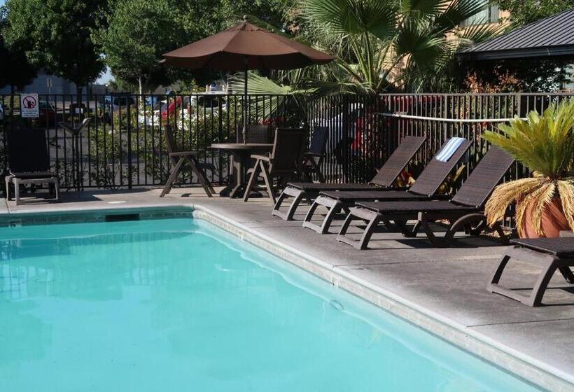 فندق Oxford Suites Chico