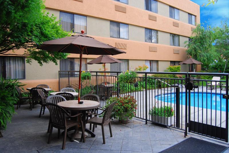 فندق Oxford Suites Redding