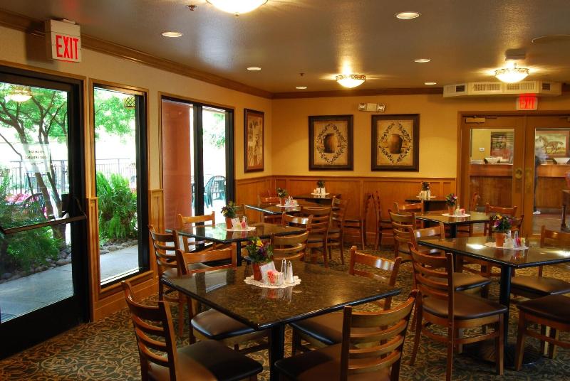 فندق Oxford Suites Redding