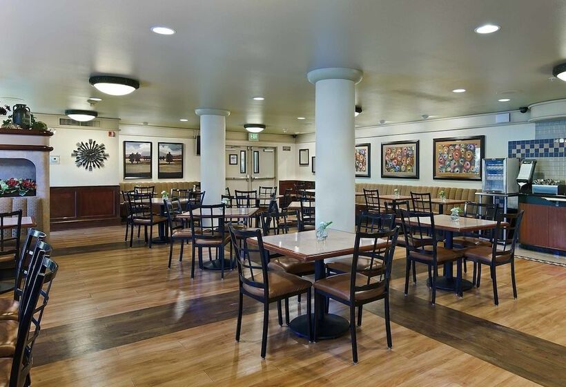 فندق Oxford Suites Yakima