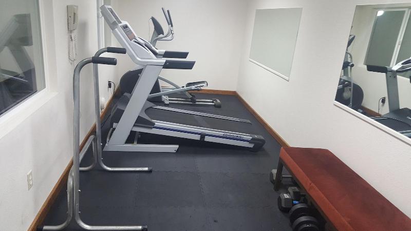 فندق Oyster Bay Inn & Suites