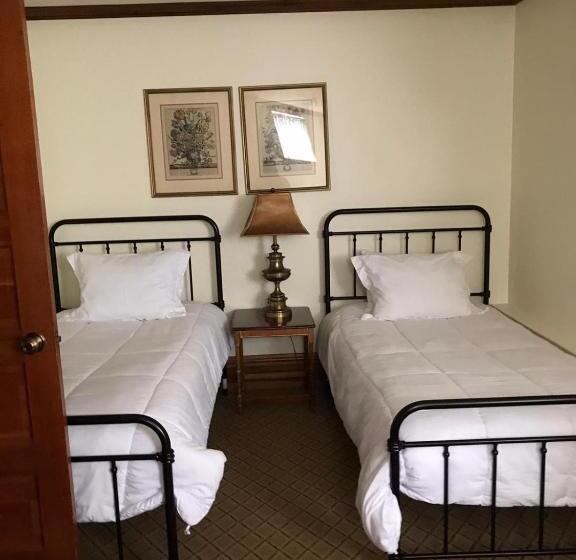 فندق Pacific Grove Inn