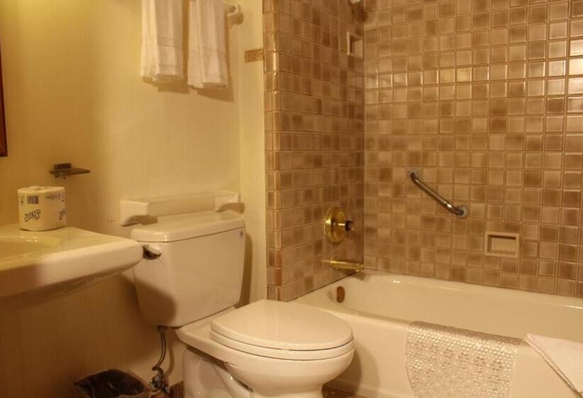 فندق Pacific Grove Inn