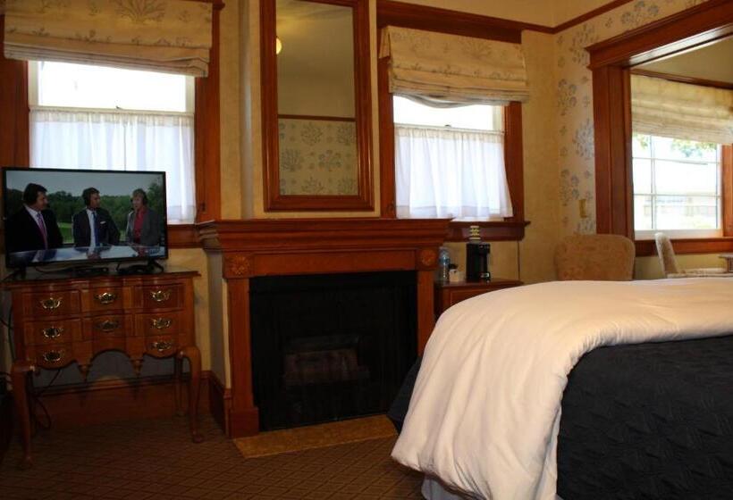 בית מלון כפרי Pacific Grove Inn