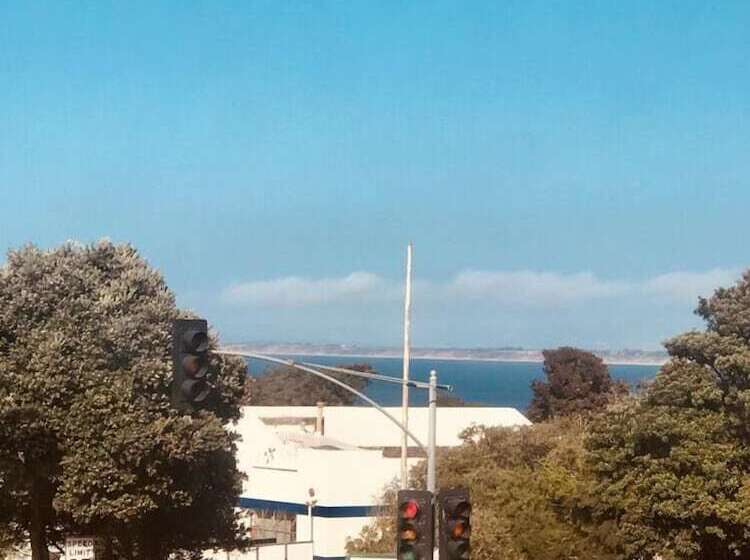 فندق Pacific Grove Inn