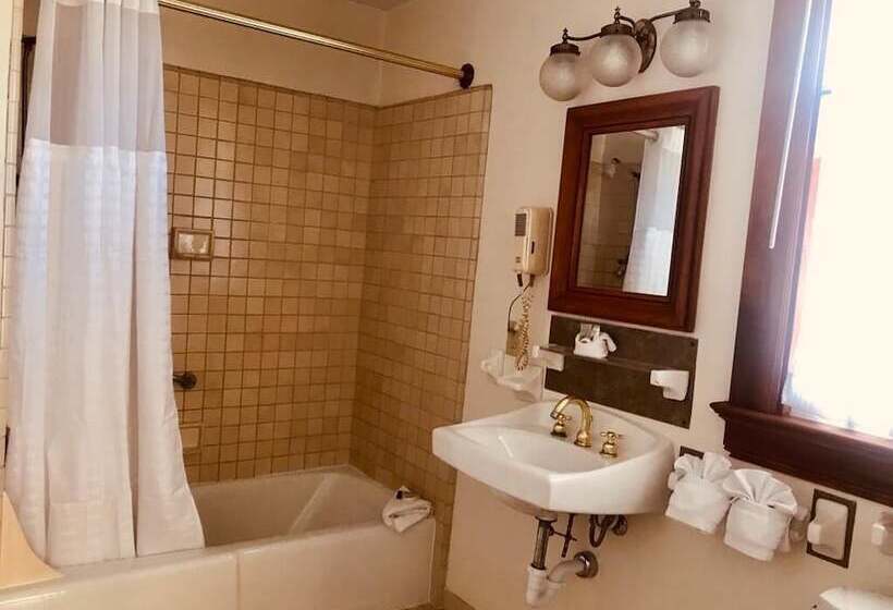 فندق Pacific Grove Inn