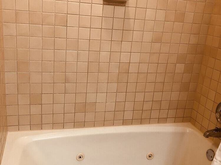 فندق Pacific Grove Inn