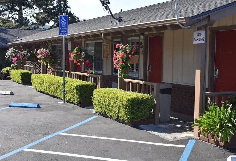 Отель Padre Oaks