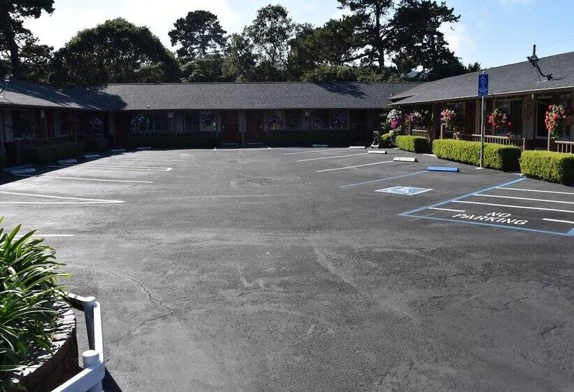 Отель Padre Oaks