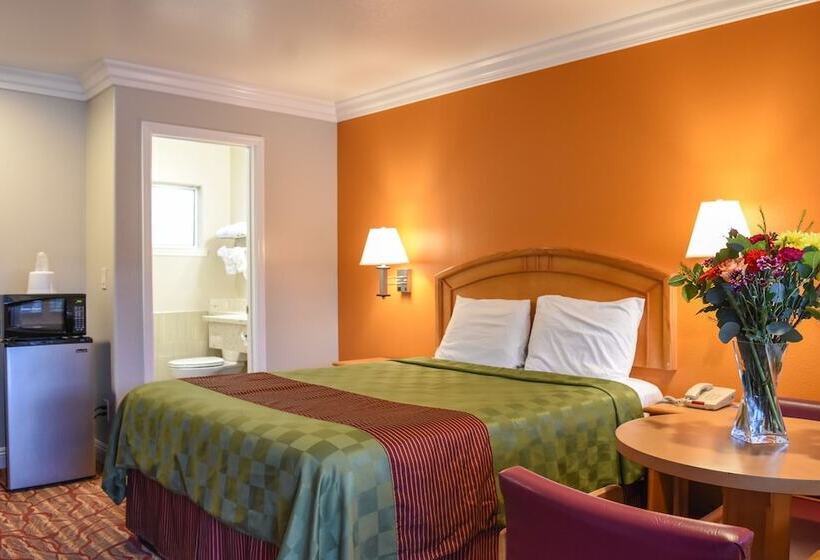 Отель Padre Oaks