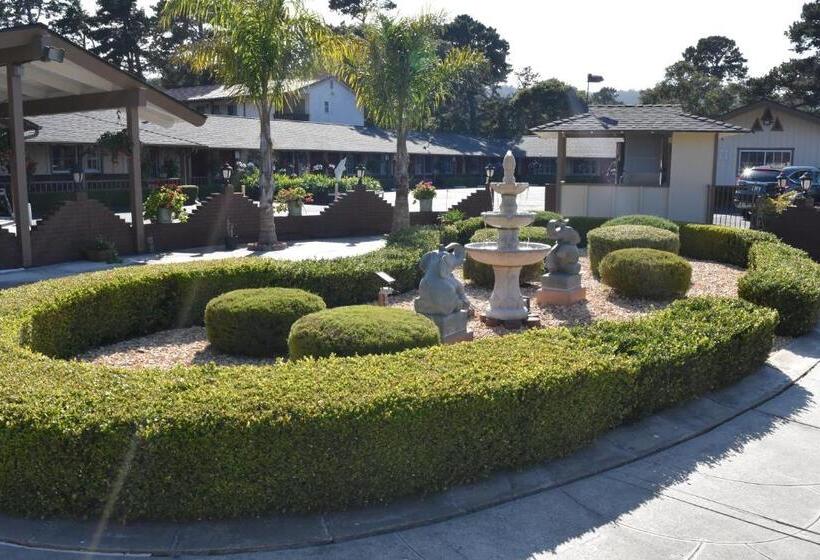 Отель Padre Oaks