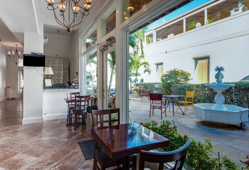 فندق Palm Beach Historic Inn