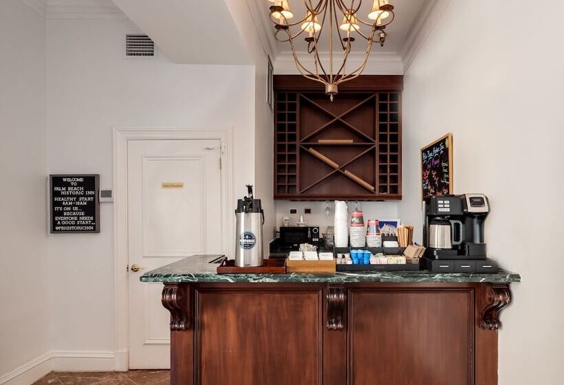 فندق Palm Beach Historic Inn