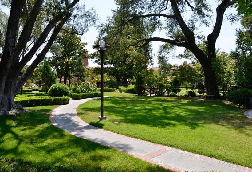 فندق Paso Robles Inn