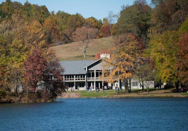 ホテル Peaks Of Otter Lodge