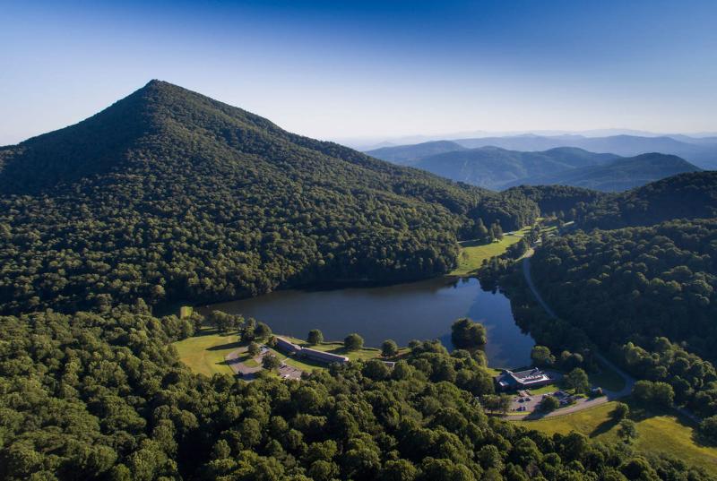 ホテル Peaks Of Otter Lodge