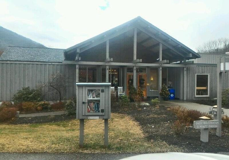 ホテル Peaks Of Otter Lodge