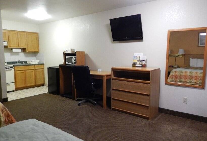 Отель Pearsall Executive Inn