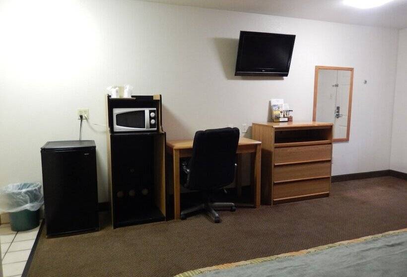 Отель Pearsall Executive Inn