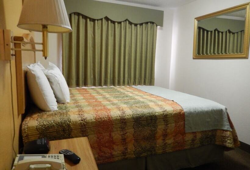 בית מלון כפרי Pearsall Executive Inn