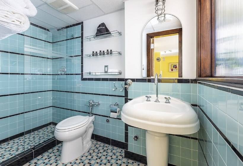 בית מלון כפרי Pelican