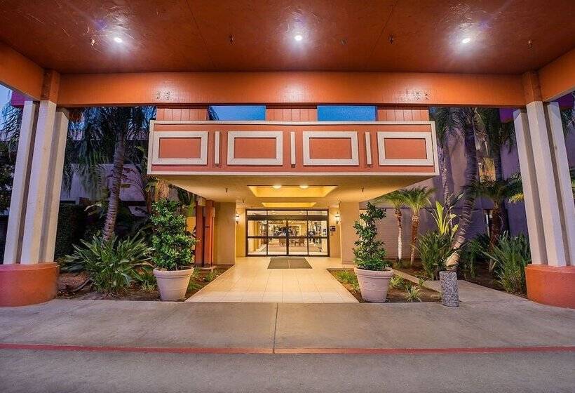 בית מלון כפרי Piccadilly Inn Airport