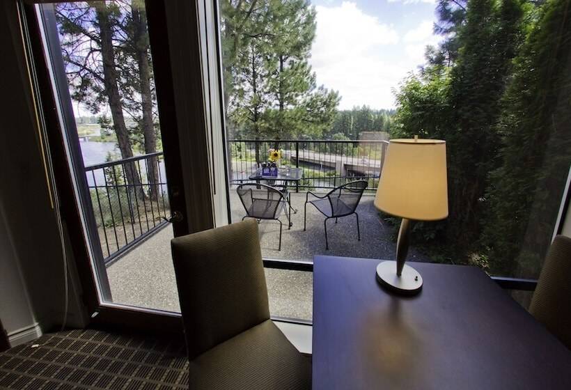 ホテル Pine Ridge Inn