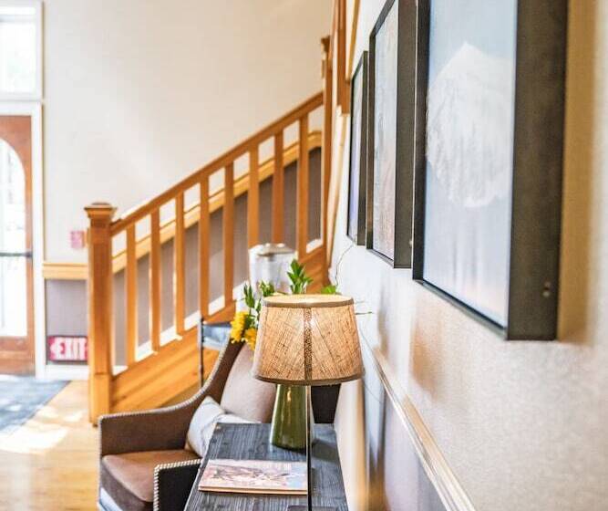 ホテル Pine Ridge Inn