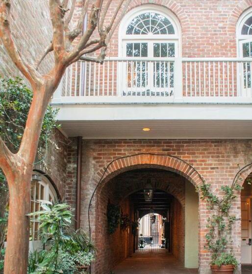 هتل Place D Armes