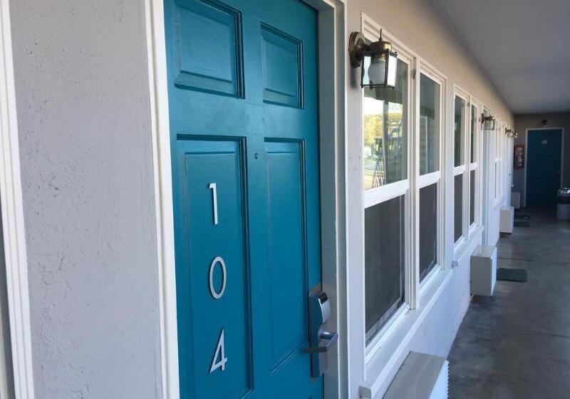 בית מלון כפרי Point Loma