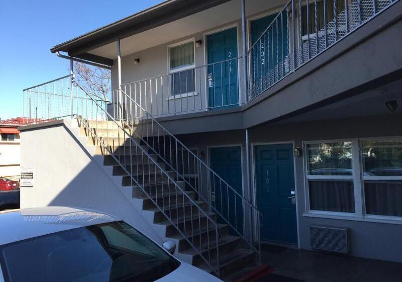 בית מלון כפרי Point Loma