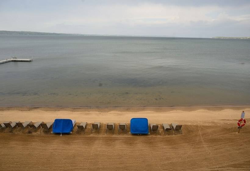 בית מלון כפרי Pointes North Beachfront Resort