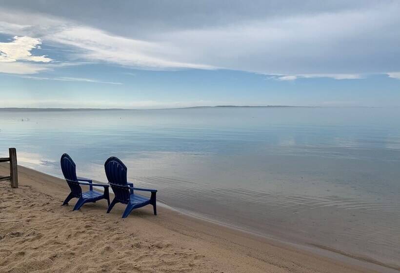 בית מלון כפרי Pointes North Beachfront Resort