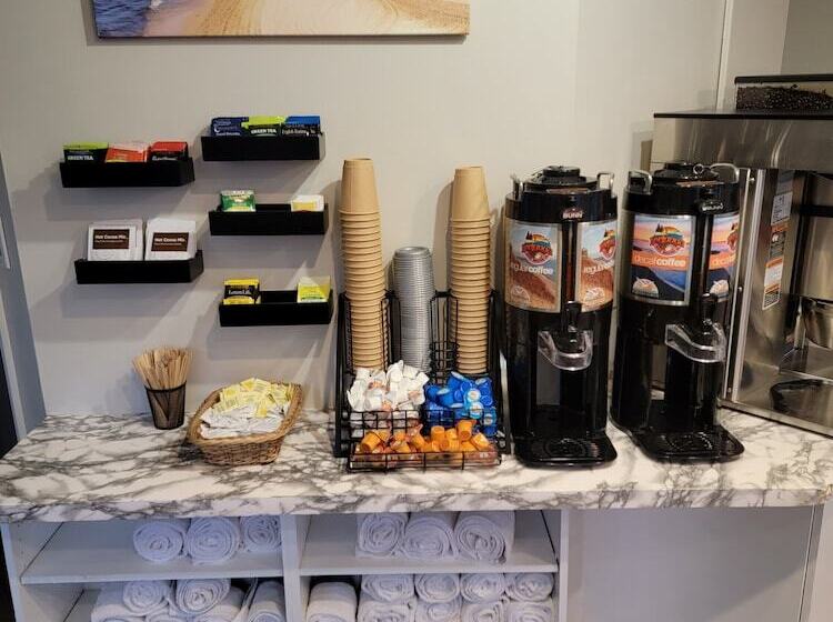 בית מלון כפרי Pointes North Beachfront Resort