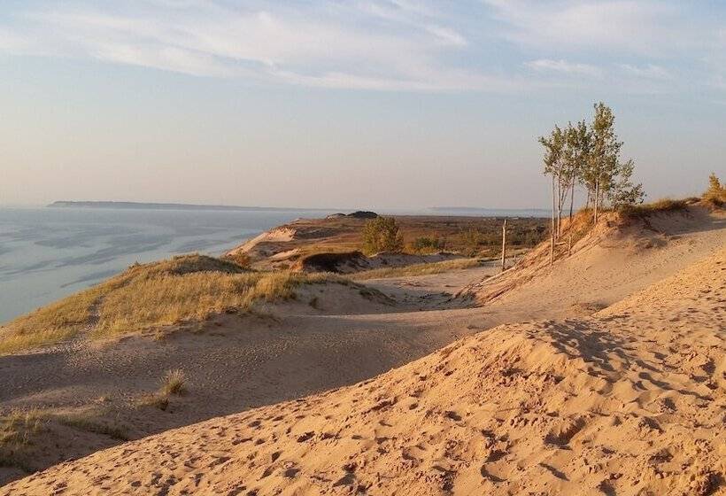 בית מלון כפרי Pointes North Beachfront Resort