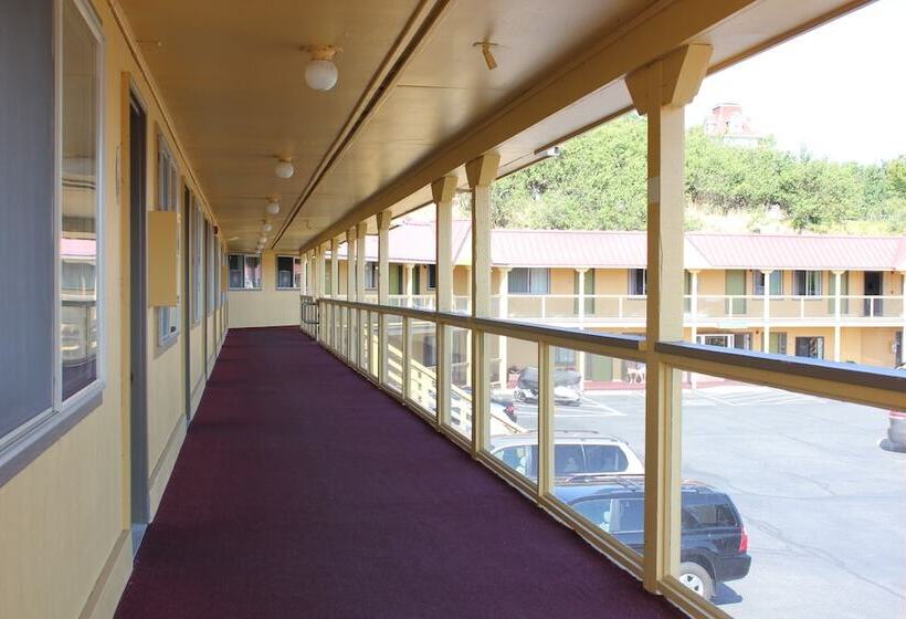 فندق Port Townsend Inn