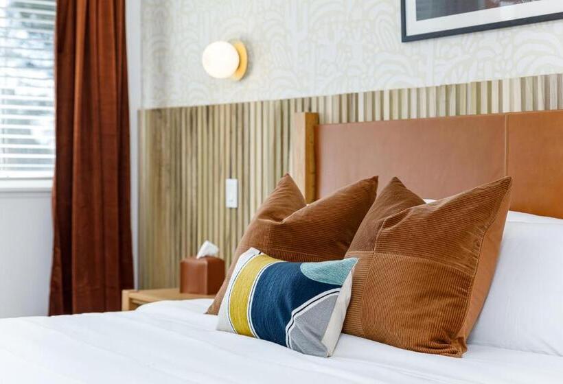 Отель Quail Park Lodge