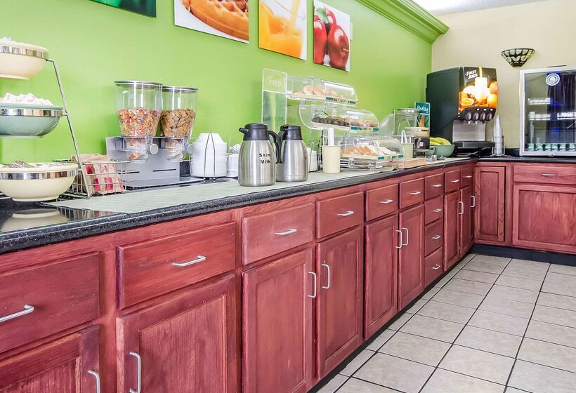 בית מלון כפרי Quality Inn