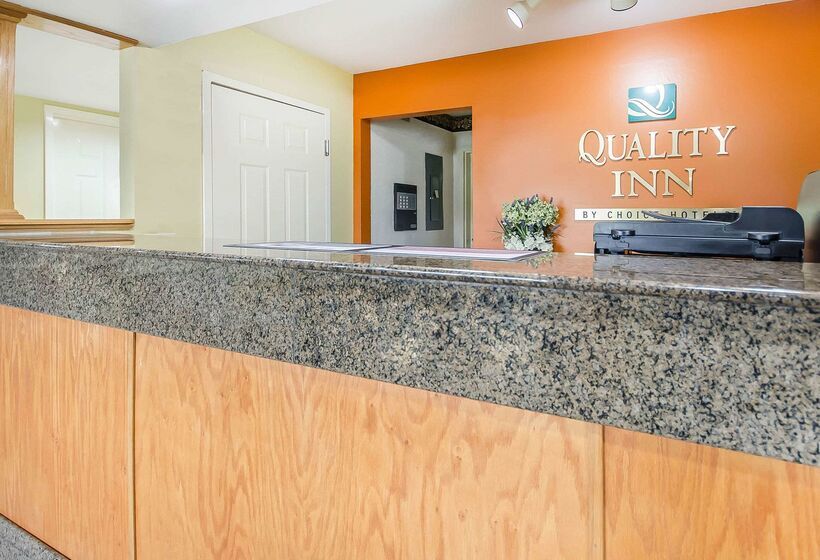 בית מלון כפרי Quality Inn