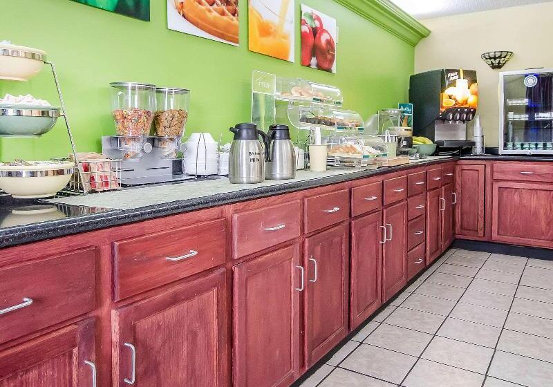 בית מלון כפרי Quality Inn