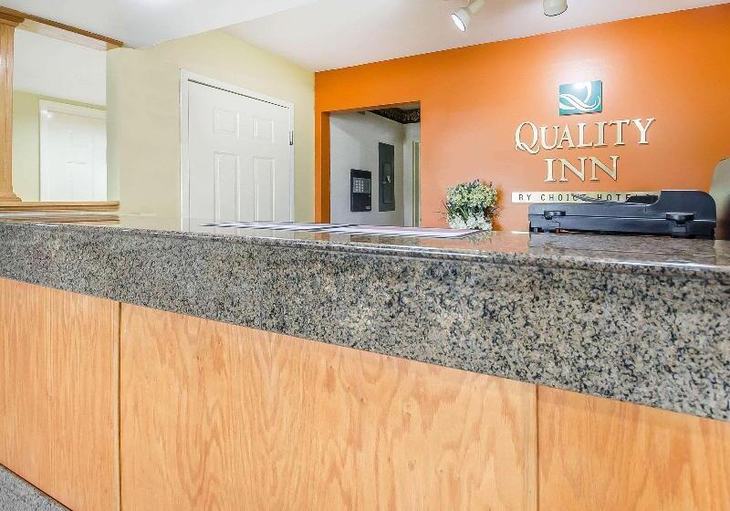 בית מלון כפרי Quality Inn