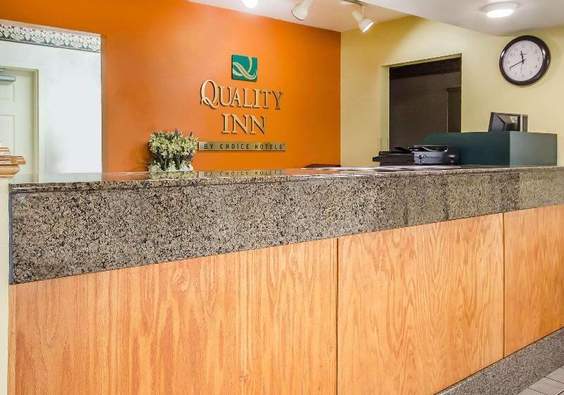 בית מלון כפרי Quality Inn