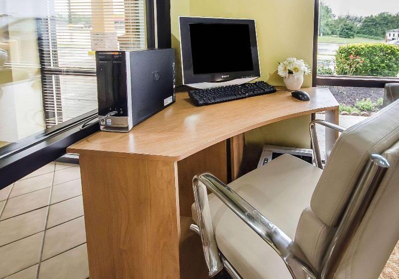 בית מלון כפרי Quality Inn