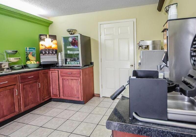 בית מלון כפרי Quality Inn